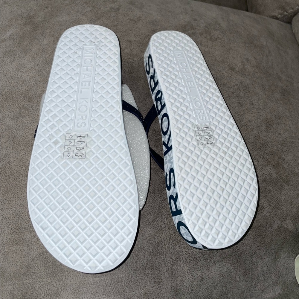 Brand new Michael Kors platform thong sandals - Picture 5 of 9
